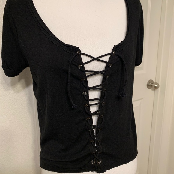 5/$25!!!  Rue Lace Up Front Top - Picture 3 of 9